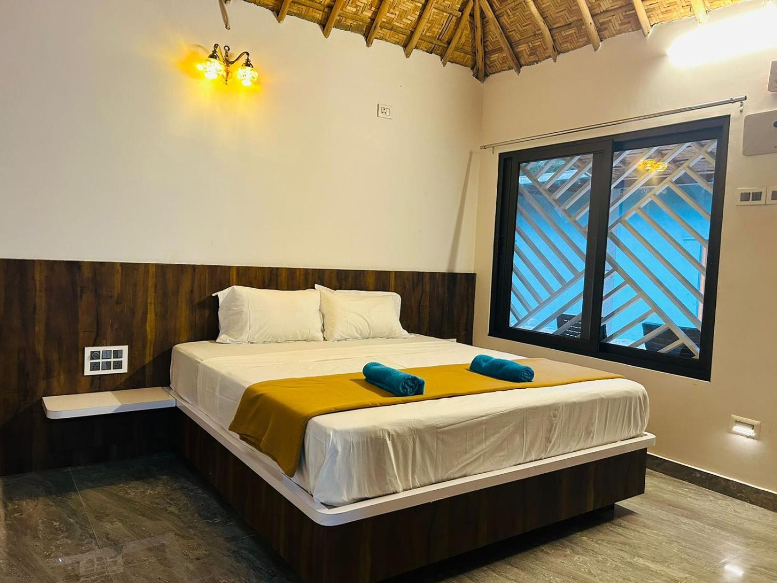 Hampi Village Resort & Tutti Cafe Extérieur photo