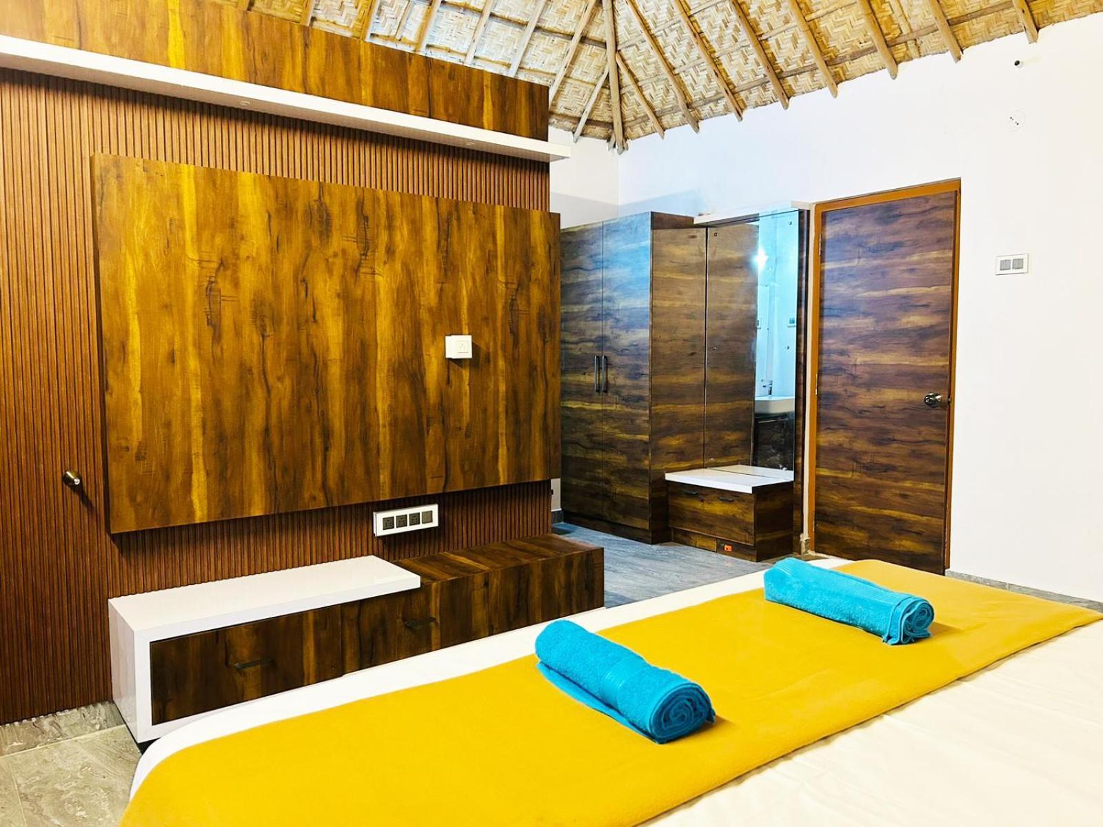 Hampi Village Resort & Tutti Cafe Extérieur photo
