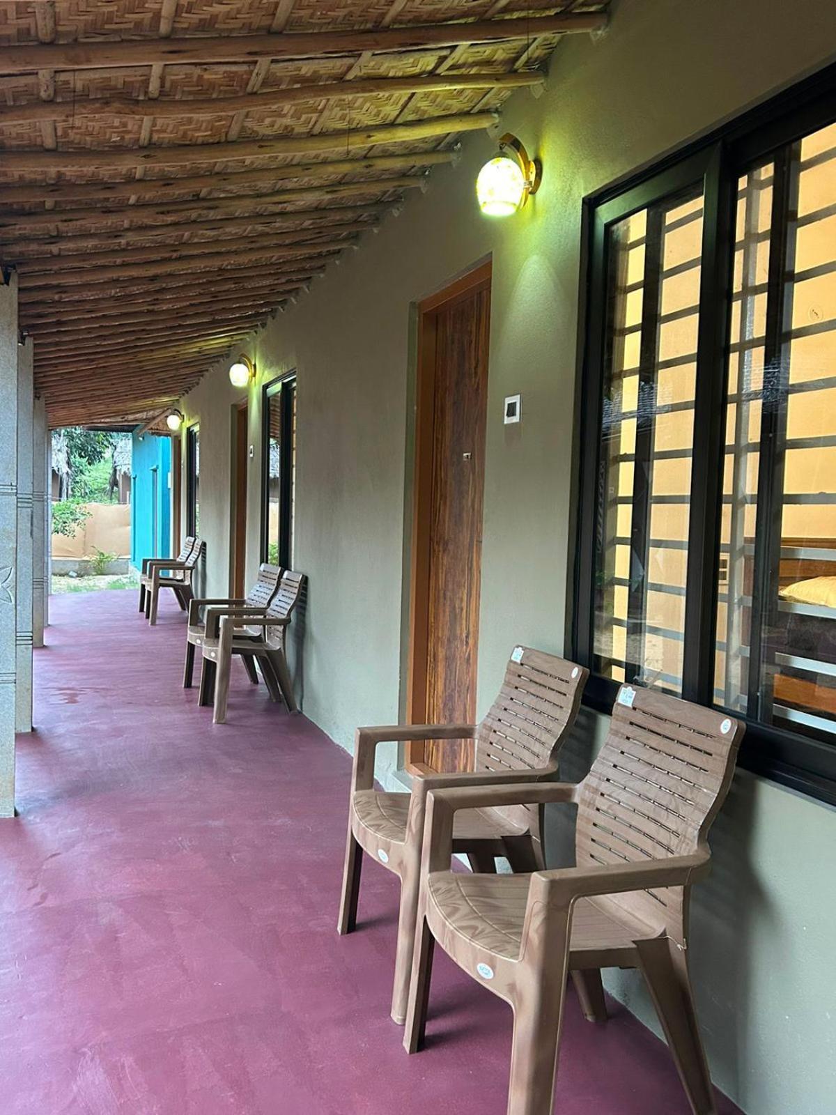 Hampi Village Resort & Tutti Cafe Extérieur photo