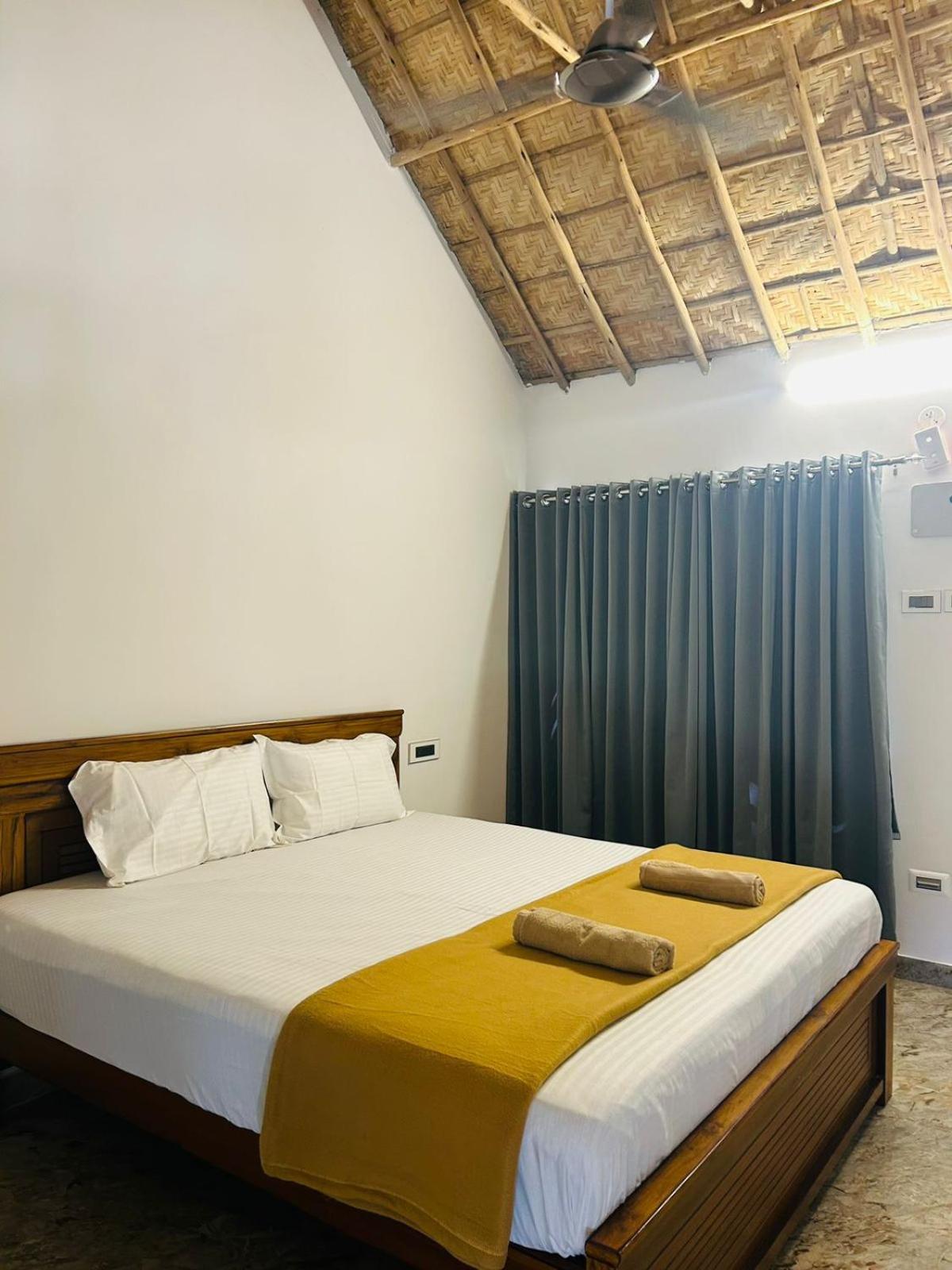 Hampi Village Resort & Tutti Cafe Extérieur photo