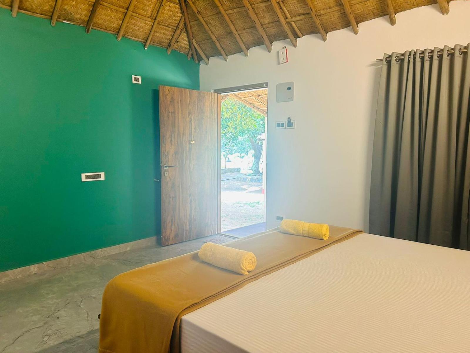 Hampi Village Resort & Tutti Cafe Extérieur photo