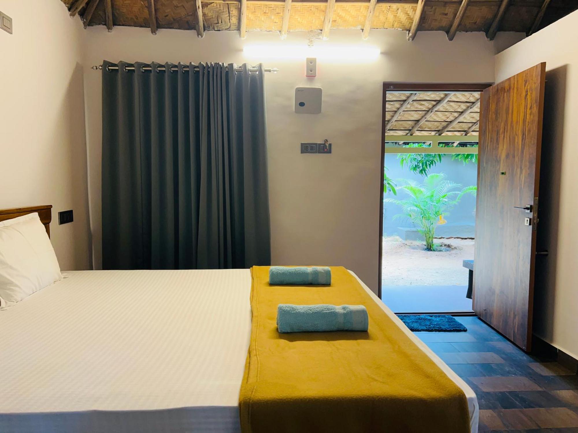 Hampi Village Resort & Tutti Cafe Extérieur photo