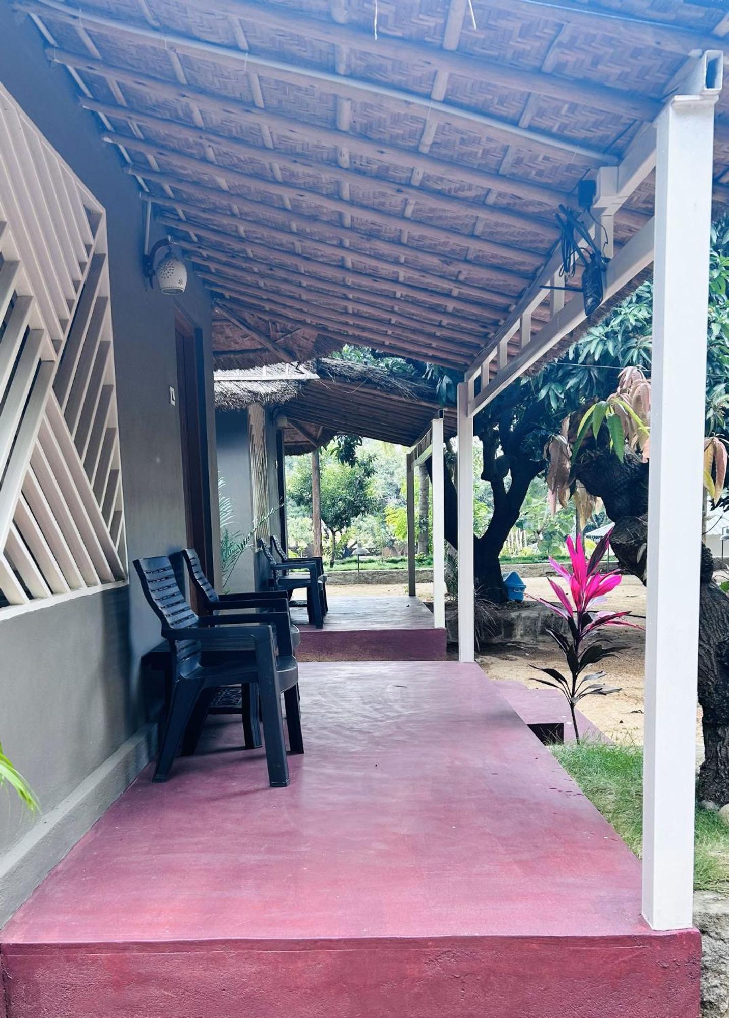 Hampi Village Resort & Tutti Cafe Extérieur photo