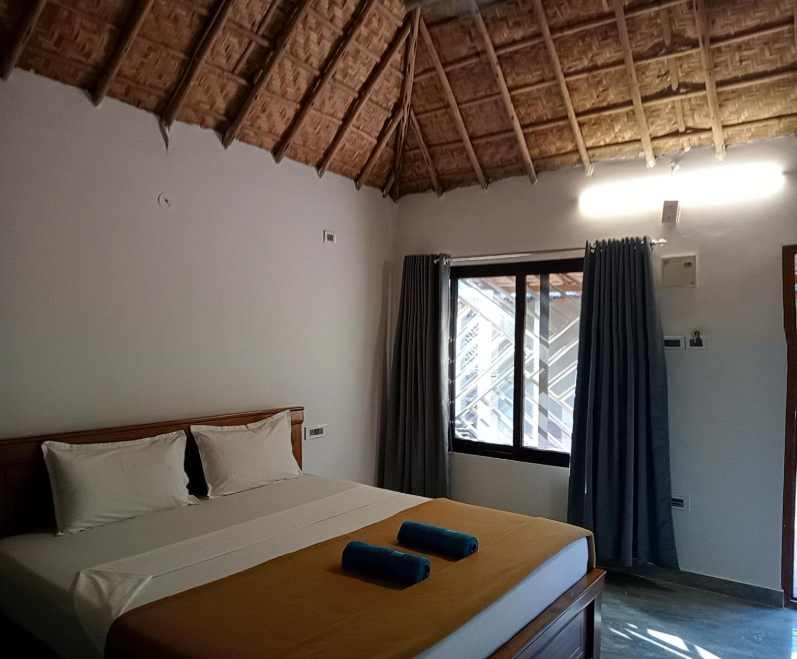 Hampi Village Resort & Tutti Cafe Extérieur photo